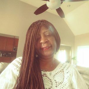 Meet your Posher, Lora